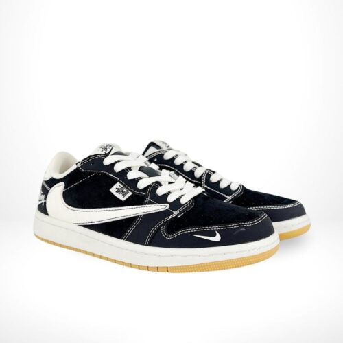 Three-quarter front view of the Air Jordan 1 Low