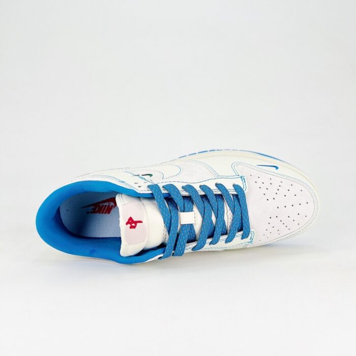 NIKE SB DUNK LOW WHITE BLUE STITCHING FORTUNE RED AG3702 857 - Image 4