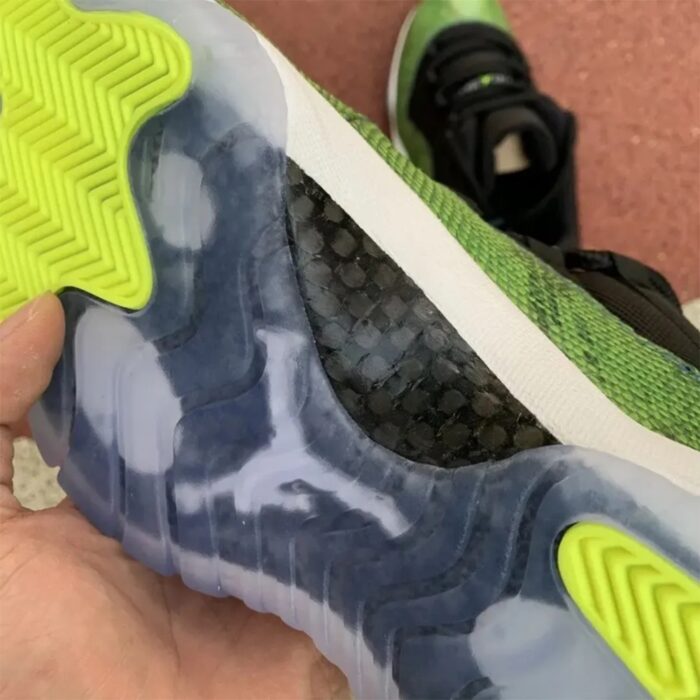 AIR JORDAN 11 RETRO LOW SNAKESKIN GREEN 528895 033 - Image 6