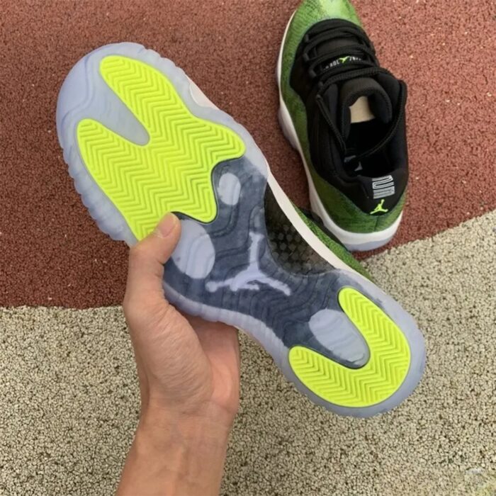 AIR JORDAN 11 RETRO LOW SNAKESKIN GREEN 528895 033 - Image 5