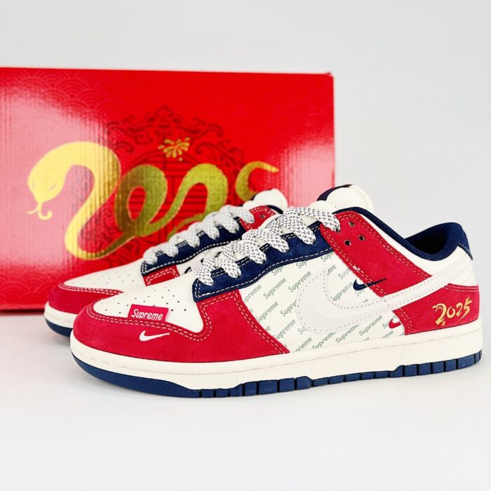 NIKE SB DUNK LOW X SUPREME SNAKE YEAR LIMITED WHITE RED SMALL HOOK STARS FC1688 209 - Image 2