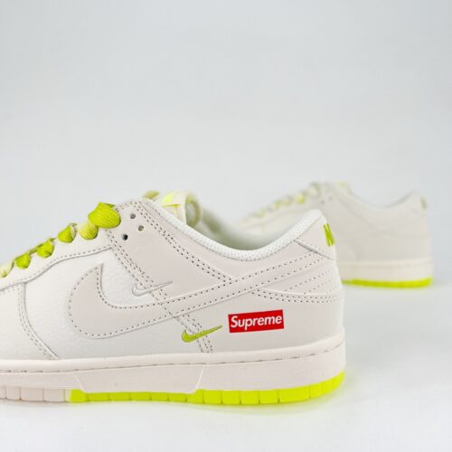 Nike SB Dunk Low X Supreme White Light Green Small Hooks - Image 3