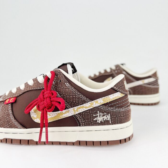 NIKE SB DUNK LOW STUSSY SNAKE YEAR LIMITED EDITION BROWN CREAM WHITE CH8311 281 - Image 3