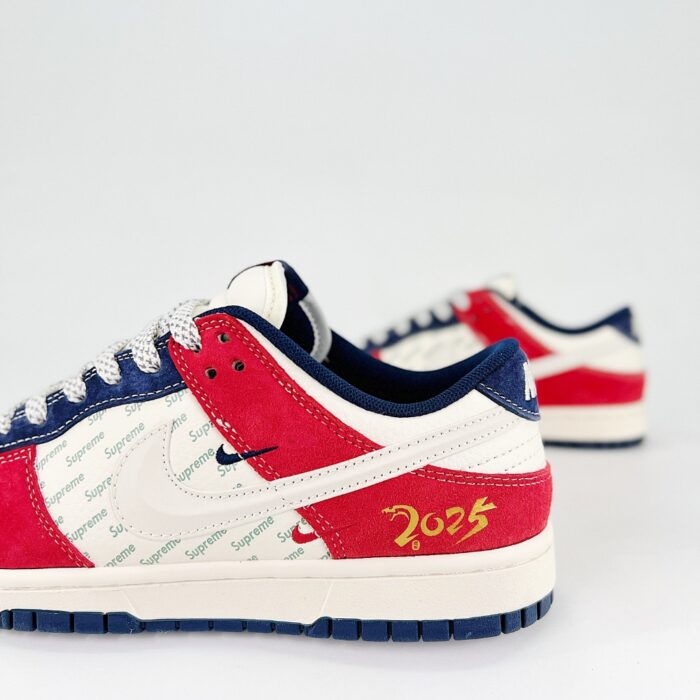 NIKE SB DUNK LOW X SUPREME SNAKE YEAR LIMITED WHITE RED SMALL HOOK STARS FC1688 209 - Image 3