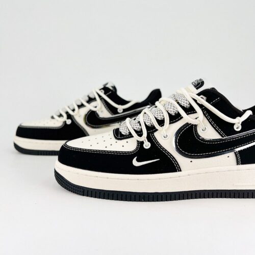 NIKE AIR FORCE 1 X THE NORTH FACE BLACK WHITE - Image 4