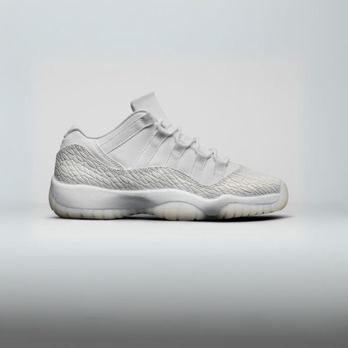NIKE AIR JORDAN 11 RETRO LOW HEIRESS PURE PLATINUM GS 897331 100 - Image 2