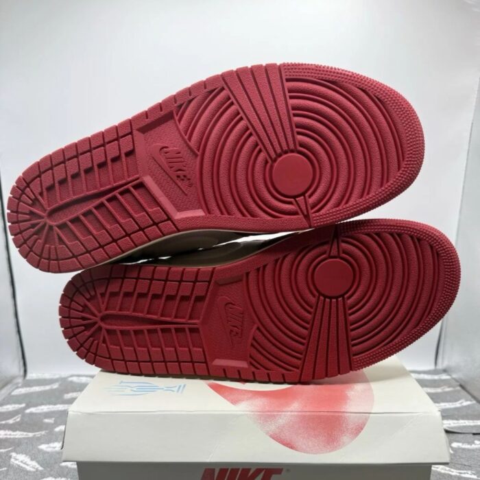 NIKE AIR JORDAN 1 LOW OG HOME X TROPHY ROOM SAIL VARSITY RED BLACK METALLIC GOLD HV6157 100 - Image 7