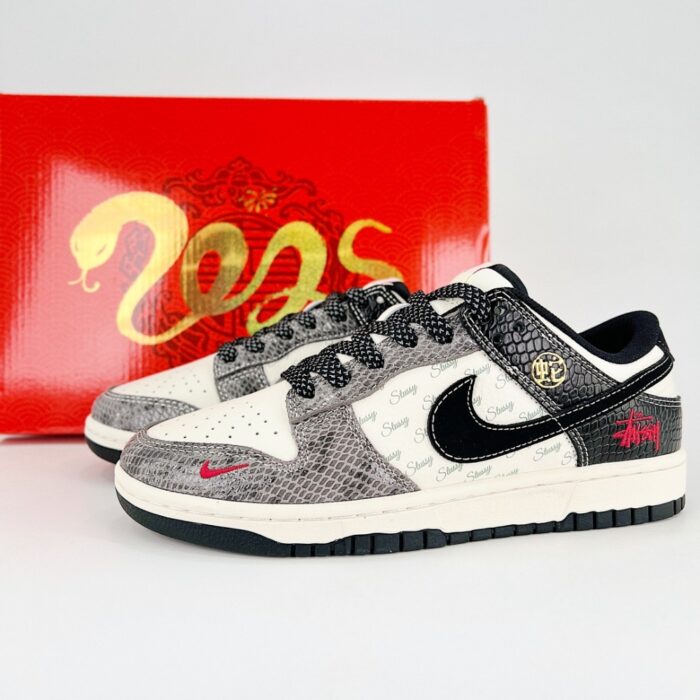 NIKE SB DUNK LOW X STUSSY SNAKE YEAR LIMITED EDITION WHITE BLACK GREY SMALL HOOK STARS XF8698 048 - Image 2