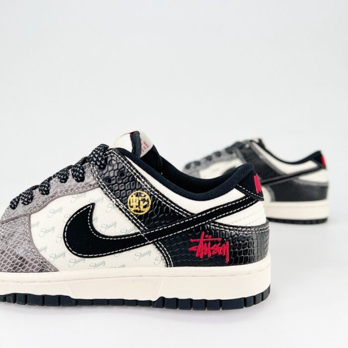 NIKE SB DUNK LOW X STUSSY SNAKE YEAR LIMITED EDITION WHITE BLACK GREY SMALL HOOK STARS XF8698 048 - Image 3