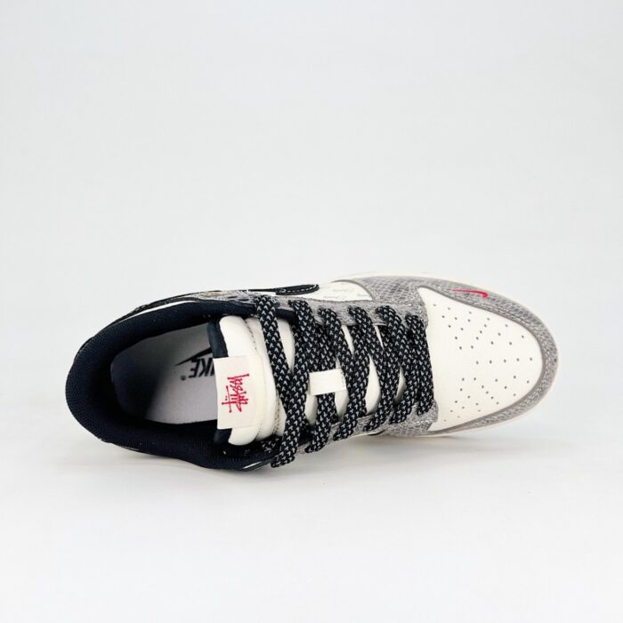 NIKE SB DUNK LOW X STUSSY SNAKE YEAR LIMITED EDITION WHITE BLACK GREY SMALL HOOK STARS XF8698 048 - Image 4