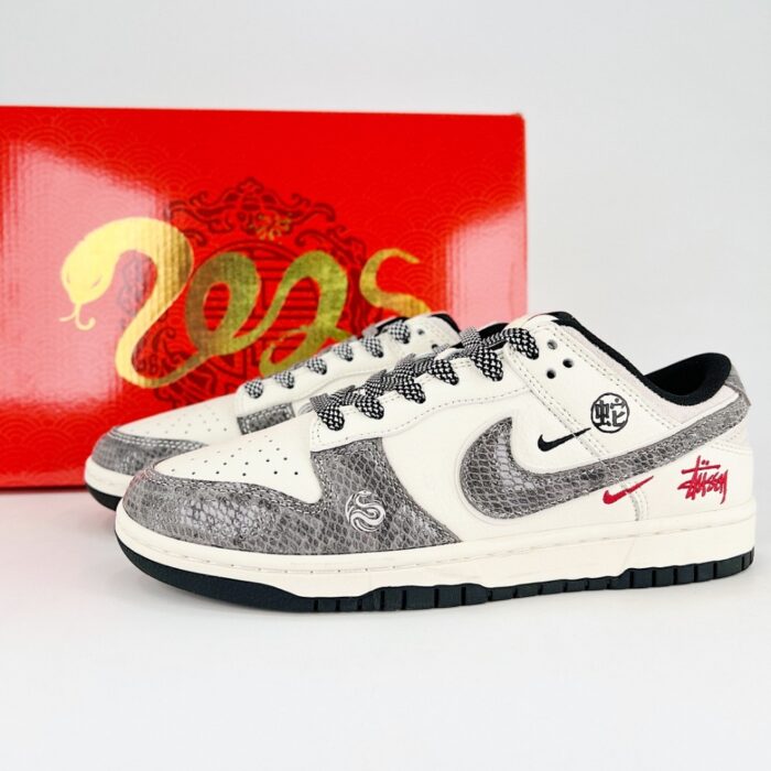 NIKE SB DUNK LOW X STUSSY SNAKE YEAR LIMITED EDITION WHITE GREY SMALL HOOK STARS XF8698 051 - Image 2