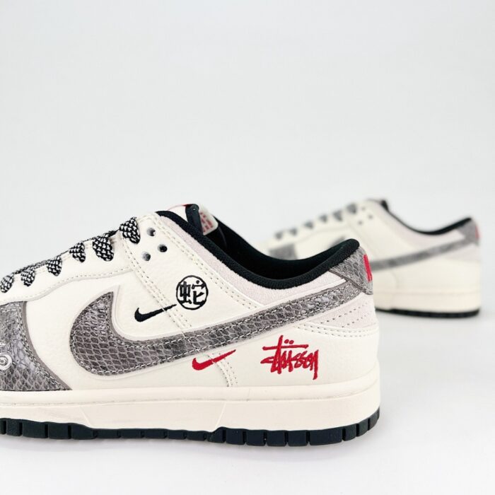 NIKE SB DUNK LOW X STUSSY SNAKE YEAR LIMITED EDITION WHITE GREY SMALL HOOK STARS XF8698 051 - Image 3