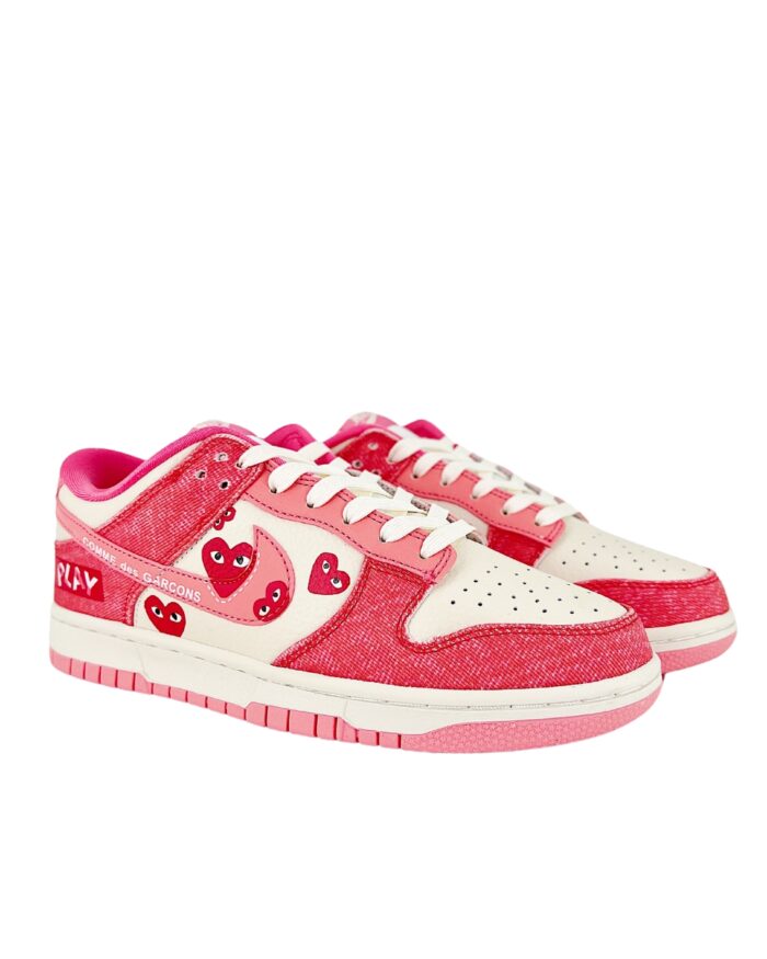 NIKE SB DUNK LOW X COMME DES GARÇONS PLAY PINK HEARTS