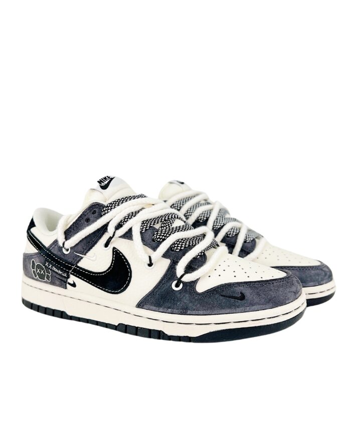 NIKE SB DUNK LOW X BEARBRICK BLACK WHITE