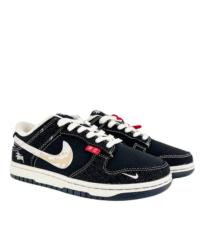 NIKE DUNK SB LOW X STUSSY YEAR OF THE SNAKE BLACK WHITE