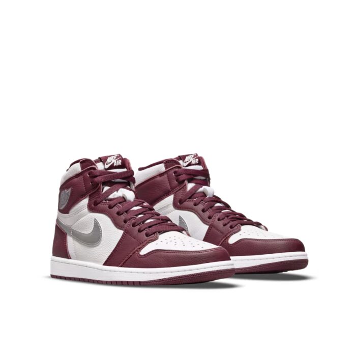 NIKE AIR JORDAN 1 RETRO HIGH OG BORDEAUX 555088 611