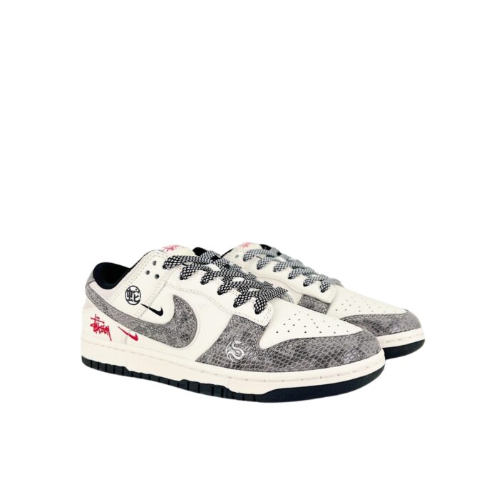 NIKE SB DUNK LOW X STUSSY SNAKE YEAR LIMITED EDITION WHITE GREY SMALL HOOK STARS XF8698 051