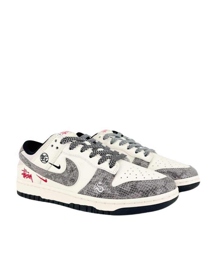 NIKE SB DUNK LOW X STUSSY SNAKE YEAR LIMITED EDITION WHITE GREY SMALL HOOK STARS XF8698 051