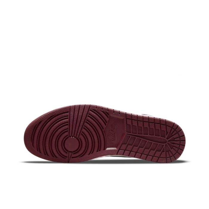 NIKE AIR JORDAN 1 RETRO HIGH OG BORDEAUX 555088 611 - Image 6
