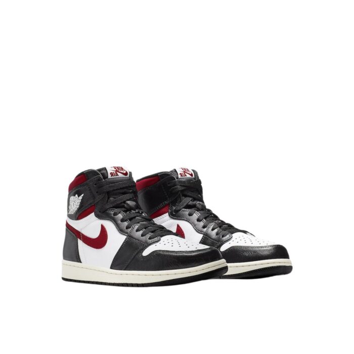 NIKE AIR JORDAN 1 RETRO HIGH BLACK GYM RED 555088 061