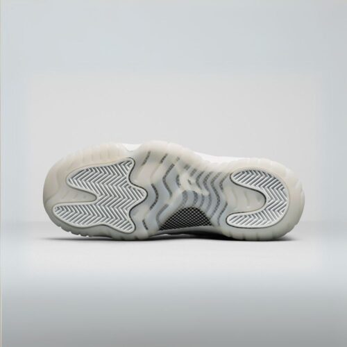 NIKE AIR JORDAN 11 RETRO LOW HEIRESS PURE PLATINUM GS 897331 100 - Image 3
