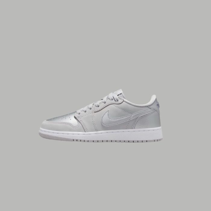 NIKE AIR JORDAN 1 LOW OG SILVER NEUTRAL GREY METALLIC SILVER WHITE CZ0790 002 - Image 2