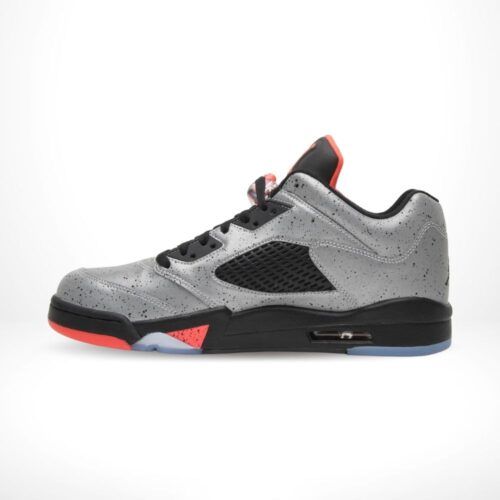 Medial side view of the Air Jordan 5