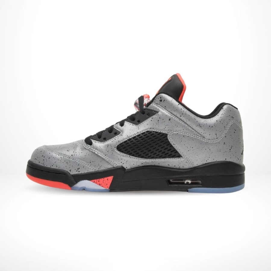 Medial side view of the Air Jordan 5