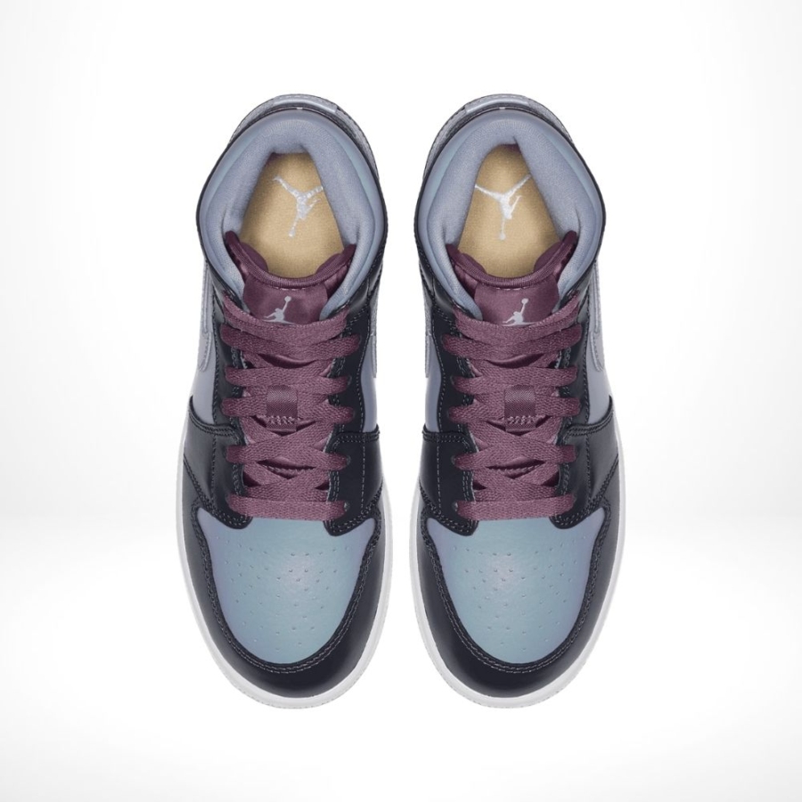 Top-down view of the Air Jordan 1