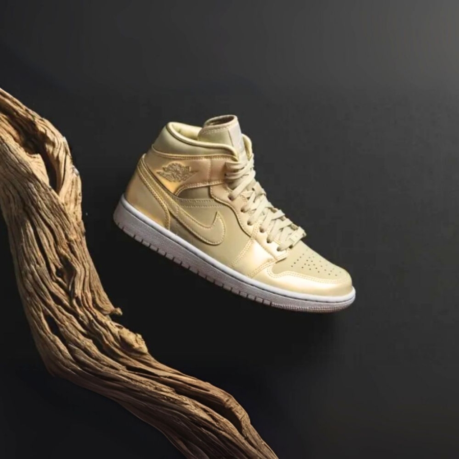 Side view of the Air Jordan 1