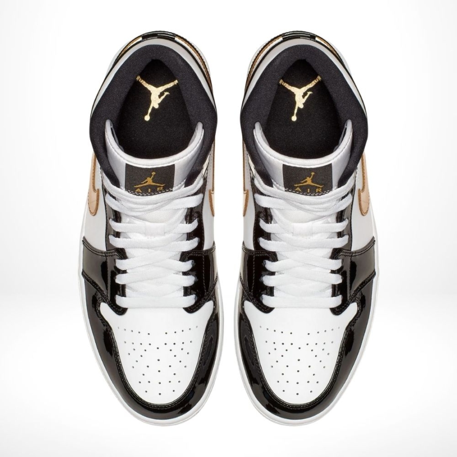 Top-down view of the Air Jordan 1