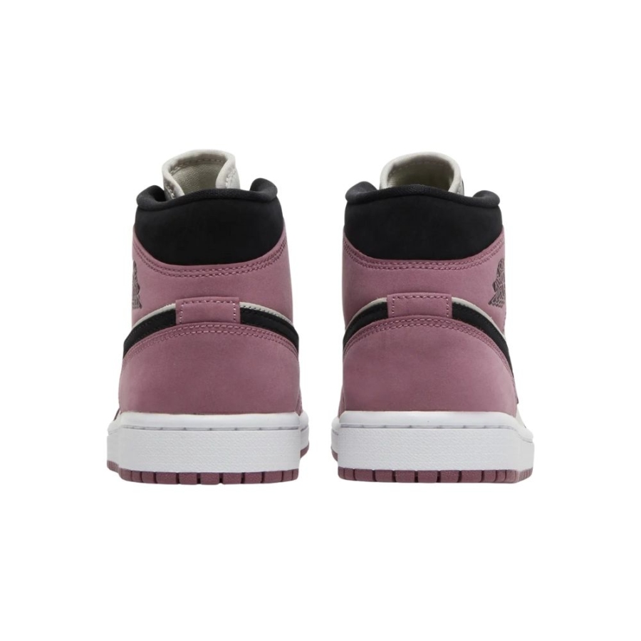 Rear view of the Air Jordan 1