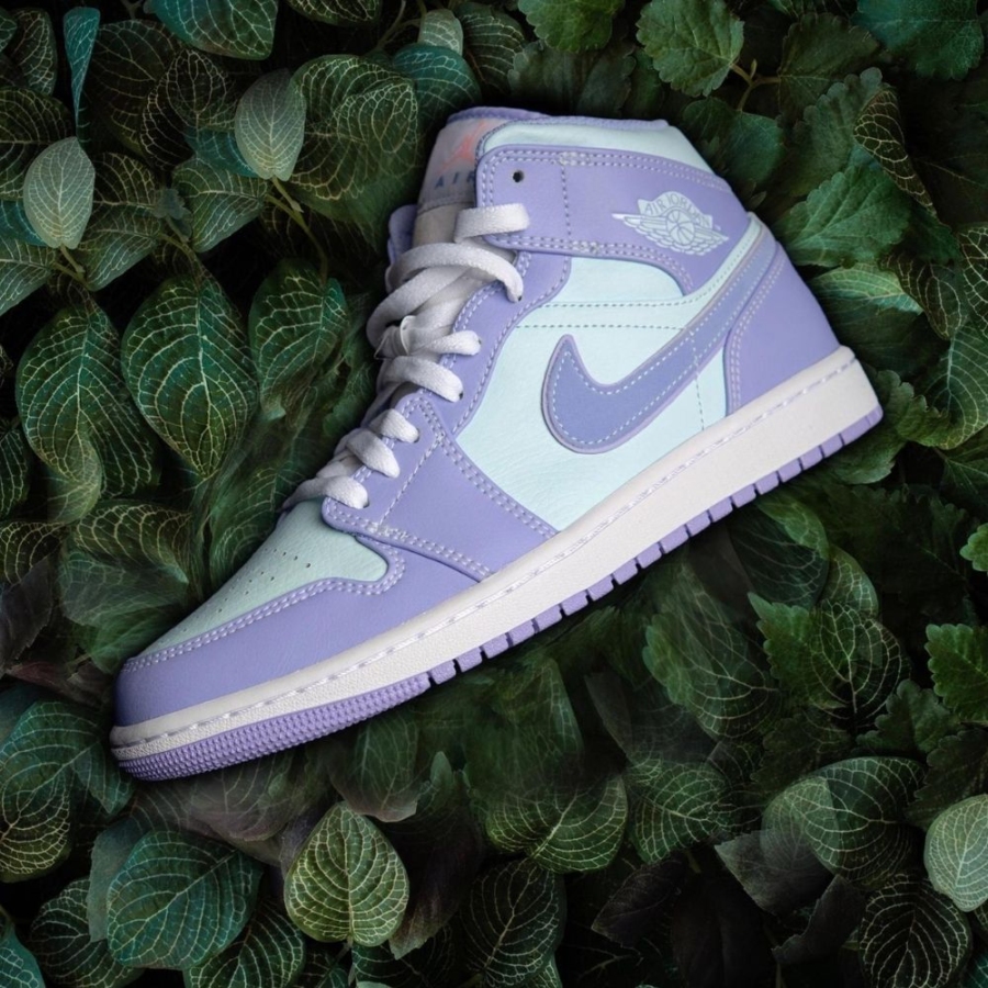 Side view of the Air Jordan 1