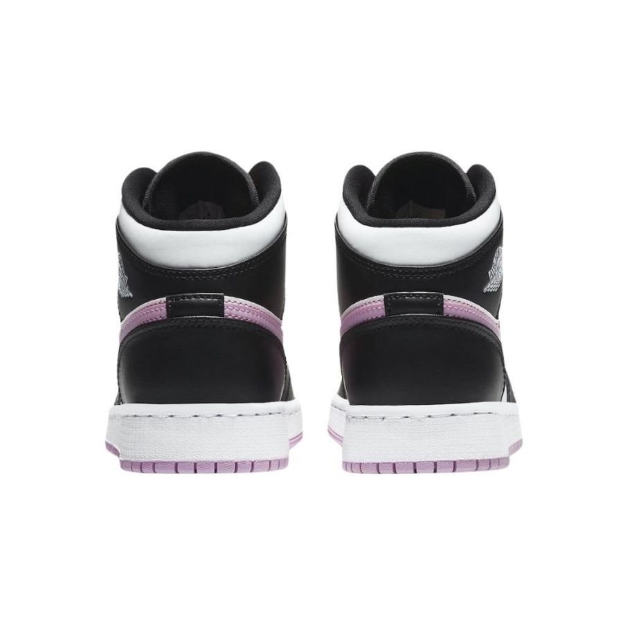 Rear view of the Air Jordan 1