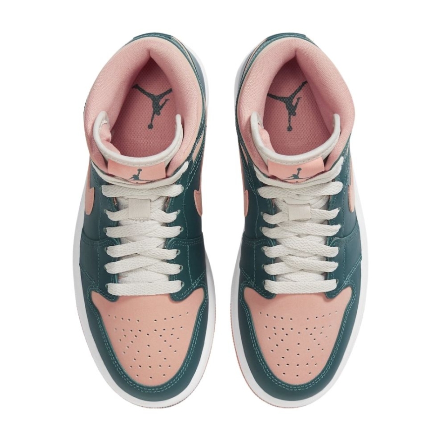 Top-down view of the Air Jordan 1