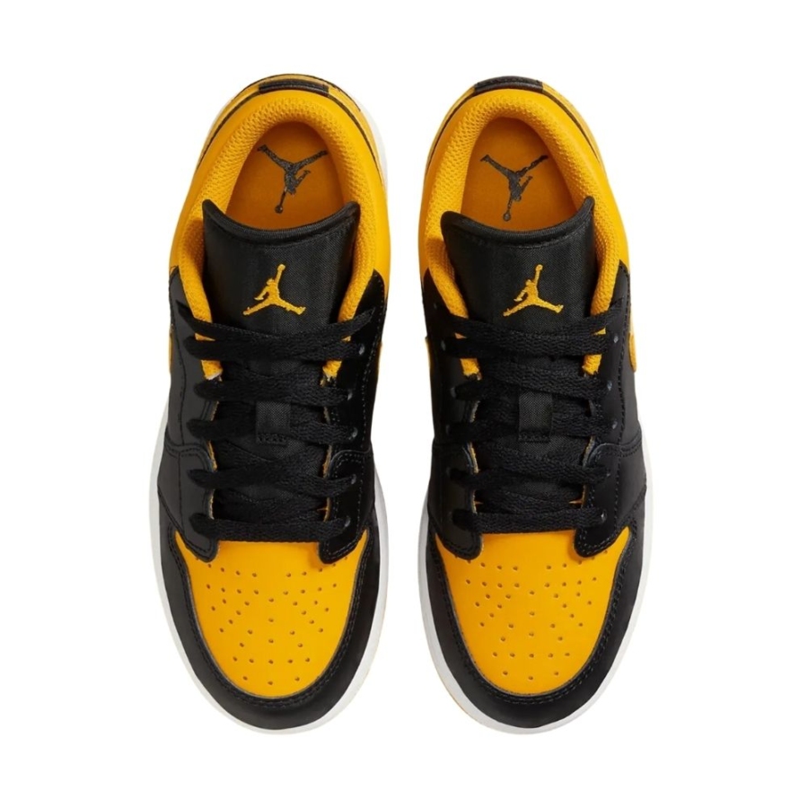 Top-down view of the Air Jordan 1