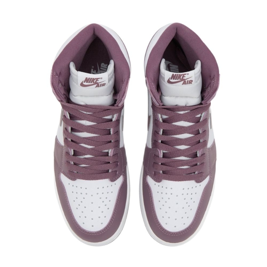 Top-down view of the Air Jordan 1