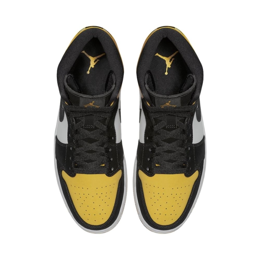 Top-down view of the Air Jordan 1
