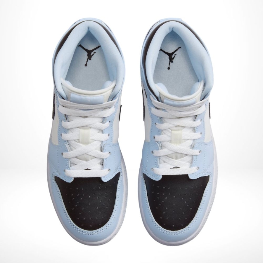 Top-down view of the Air Jordan 1