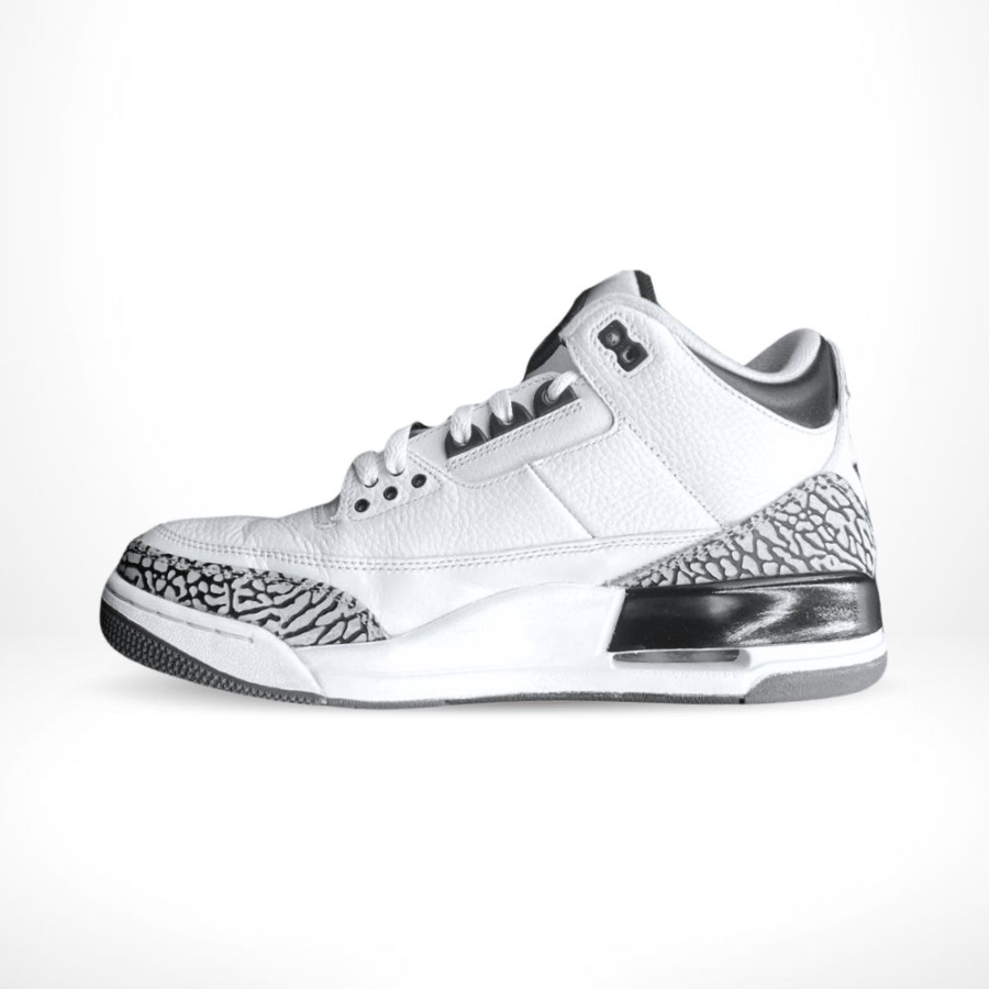Medial side view of the Air Jordan 3