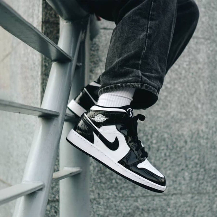 Real lifestyle image of Air Jordan 1