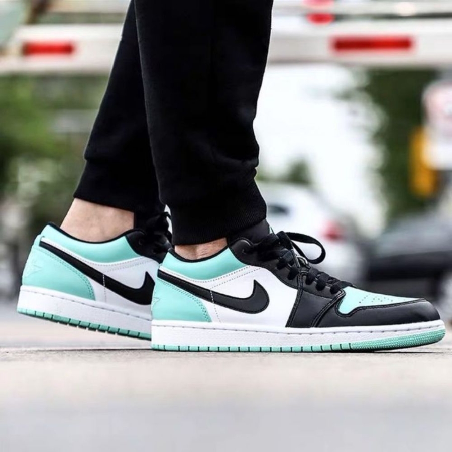 Real lifestyle image of Air Jordan 1