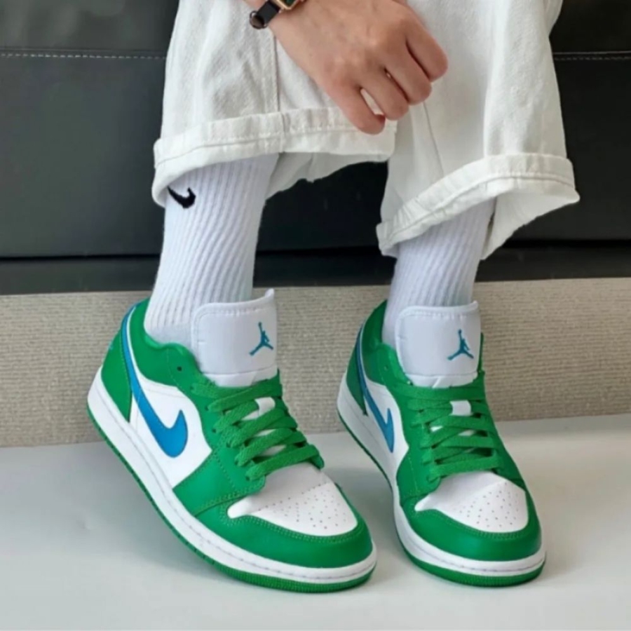 Real lifestyle image of Air Jordan 1
