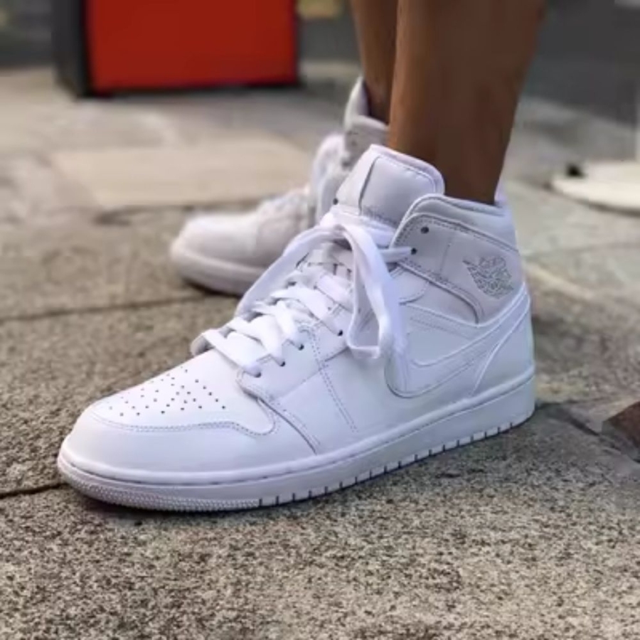 Real lifestyle image of Air Jordan 1