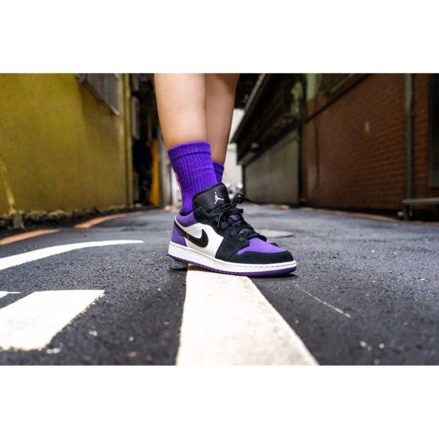 Real lifestyle image of Air Jordan 1