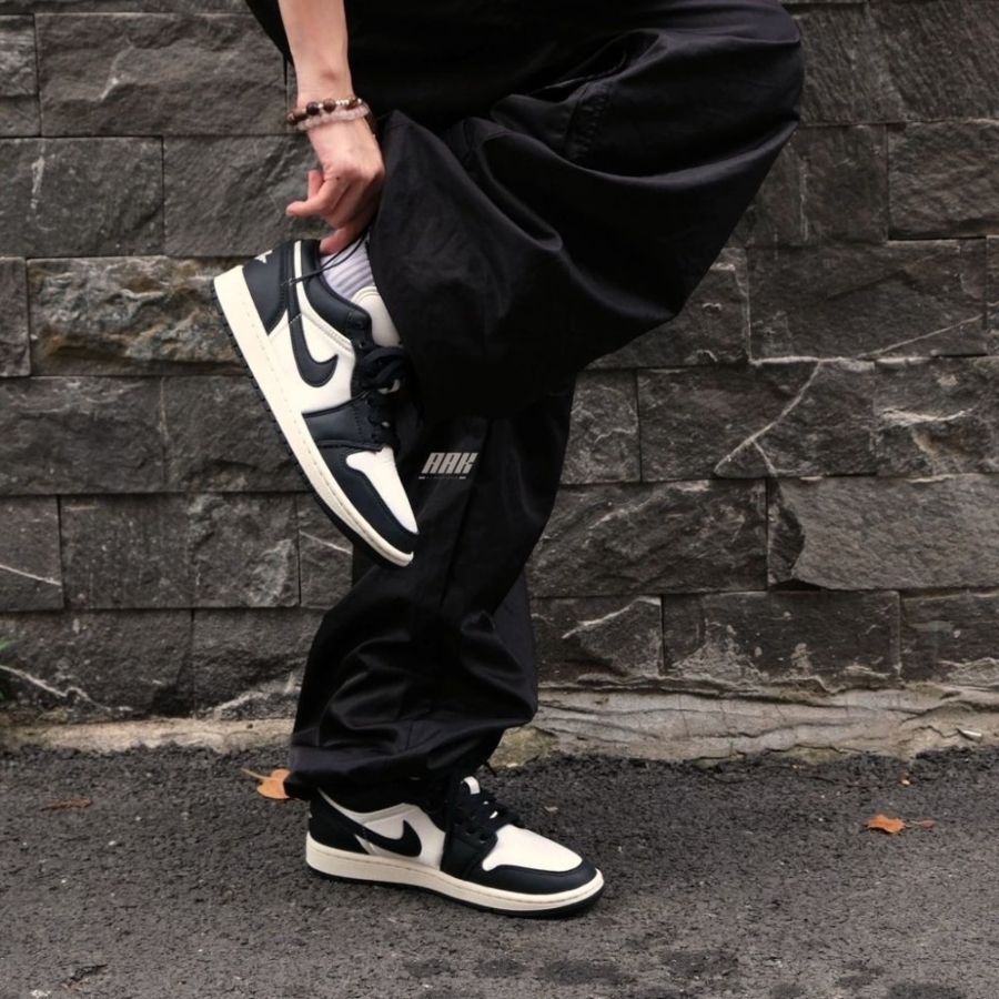 Real lifestyle image of Air Jordan 1