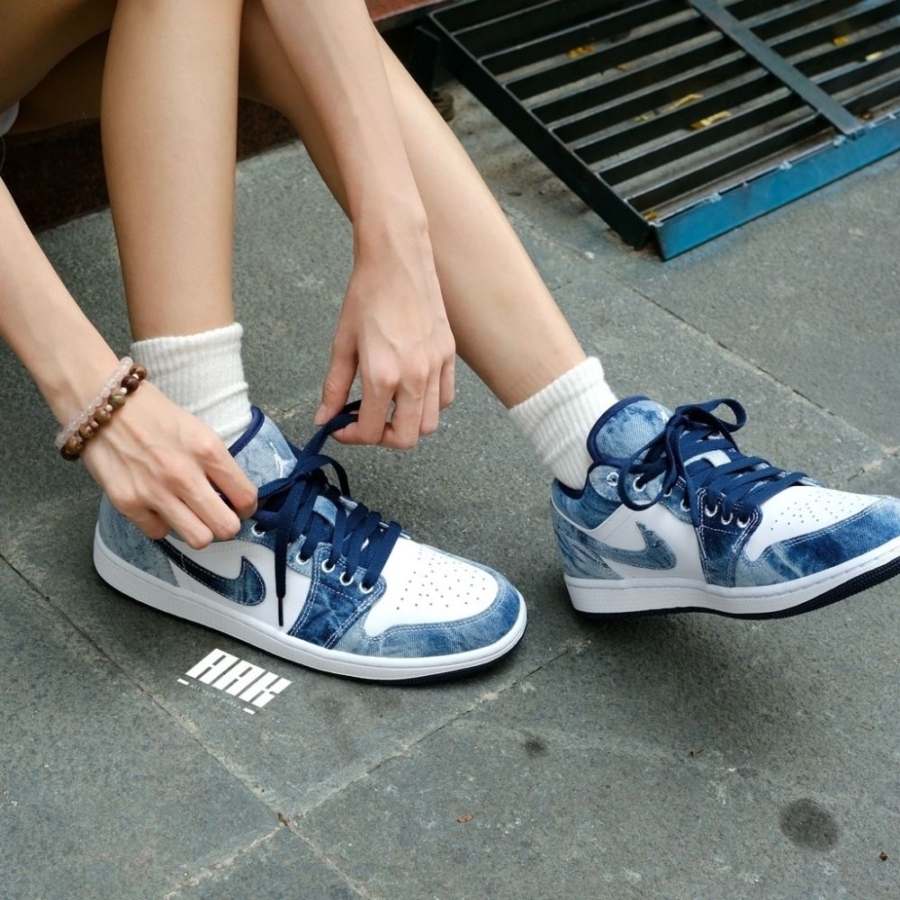 Real lifestyle image of Air Jordan 1