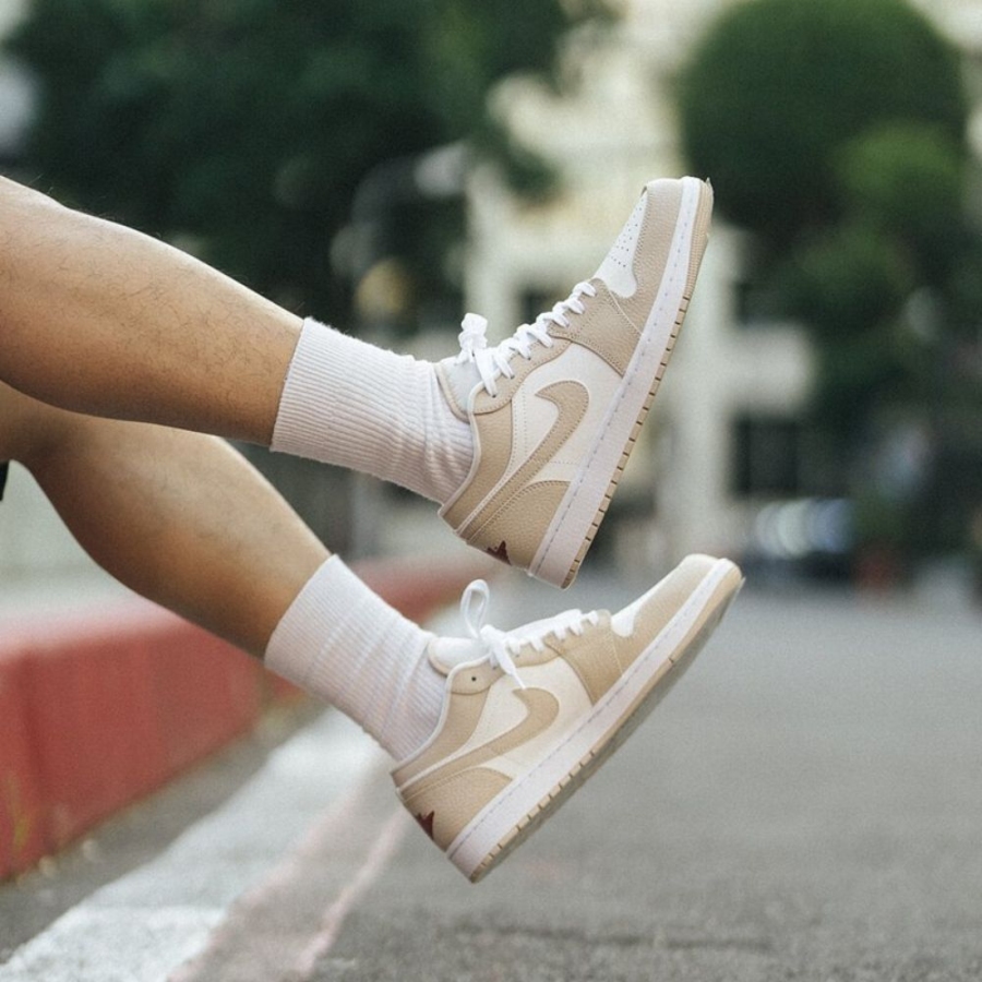 Real lifestyle image of Air Jordan 1