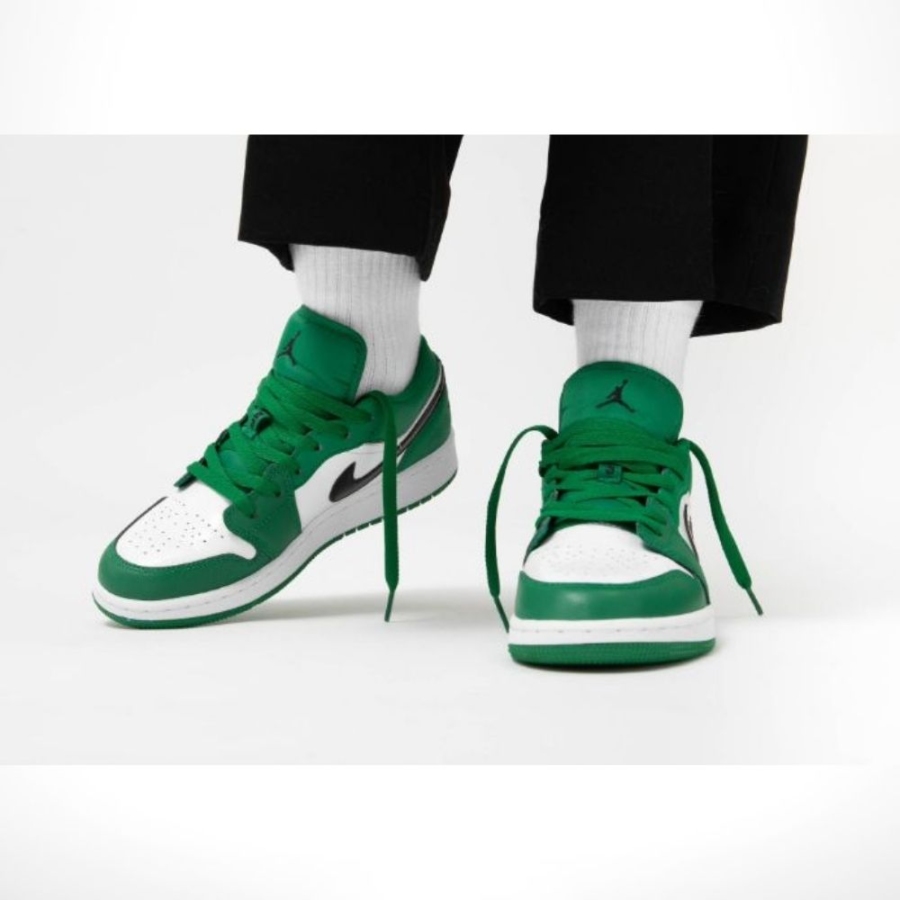 Real lifestyle image of Air Jordan 1