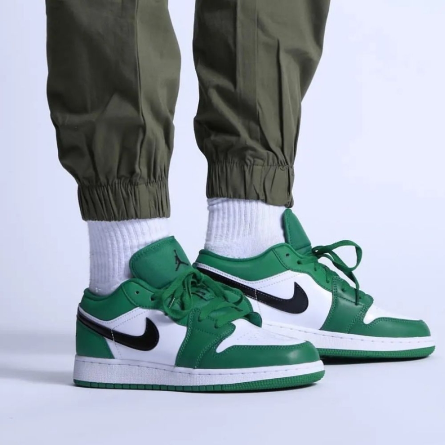 Real lifestyle image of Air Jordan 1